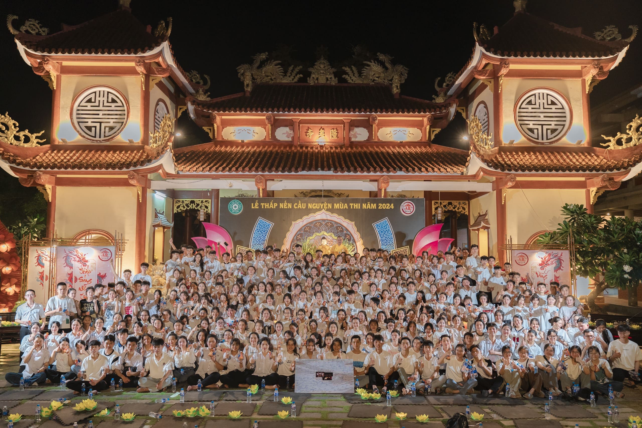 Gần 400 sĩ tử về chùa Long Đa dự lễ cầu nguyện mùa thi năm 2024